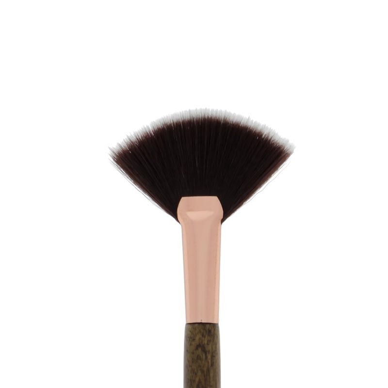 Brocha premium para iluminador, marca AMOR US ✨