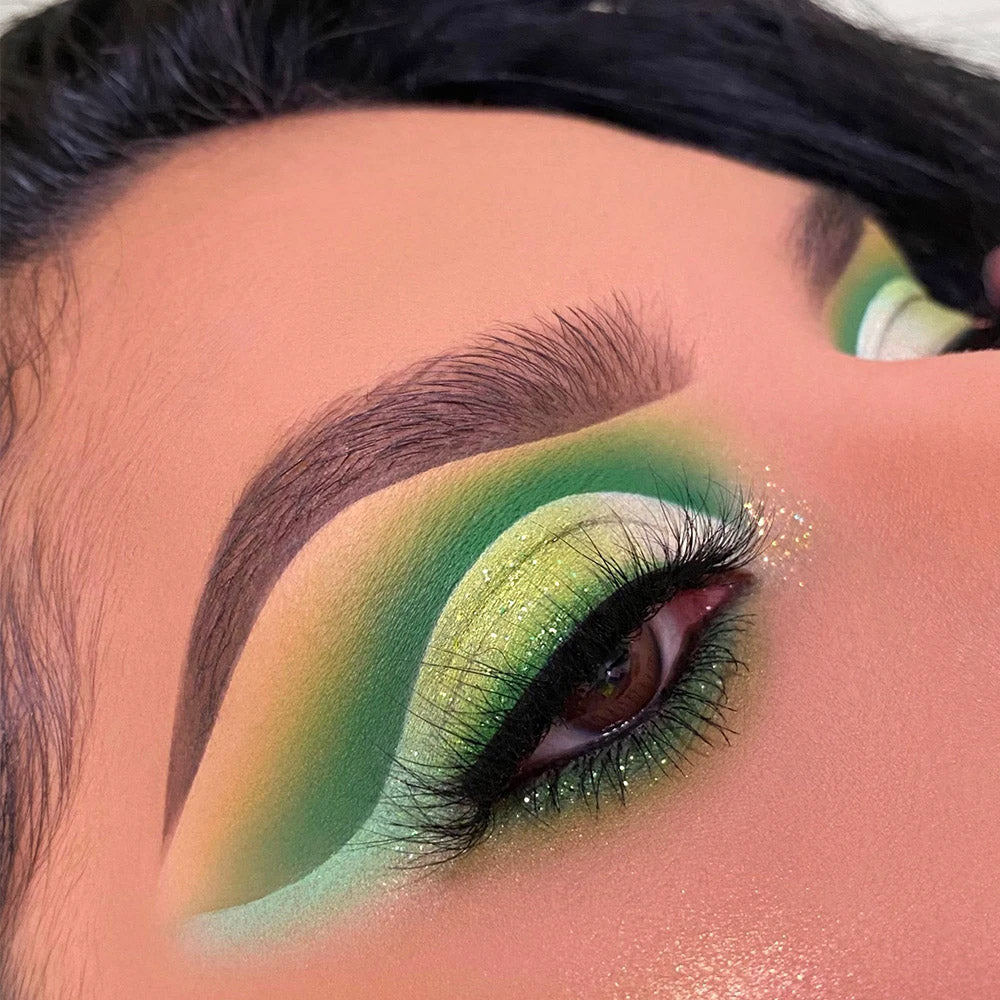 Paleta de sombras tonos VERDES, marca BEAUTY CREATIONS