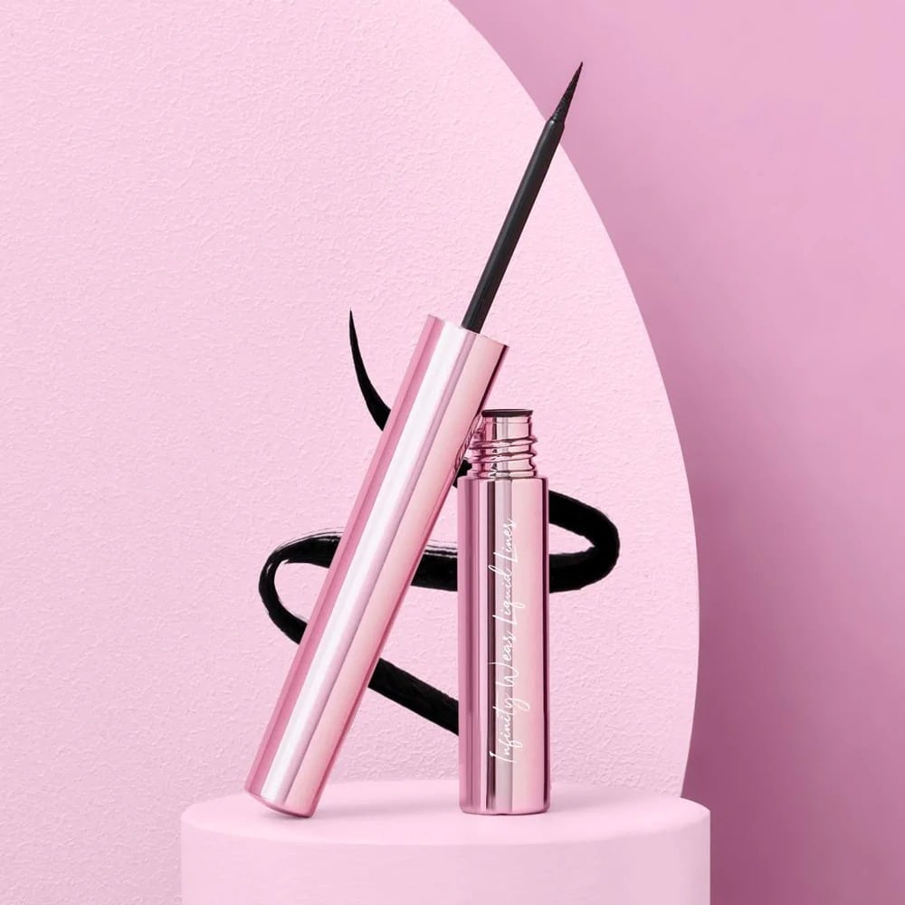 Delineador liquido tono NEGRO, marca BEAUTY CREATIONS