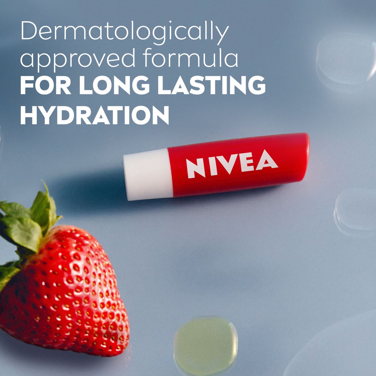 Balsamo de labios STRAWBERRY, marca NIVEA.