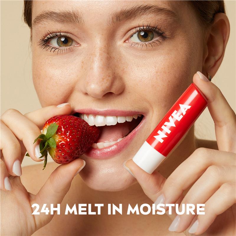 Balsamo de labios STRAWBERRY, marca NIVEA.