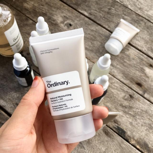 Natural Moistarinzing 30 mL, crema hidratante con Acido Hialuronico, marca The Ordinary