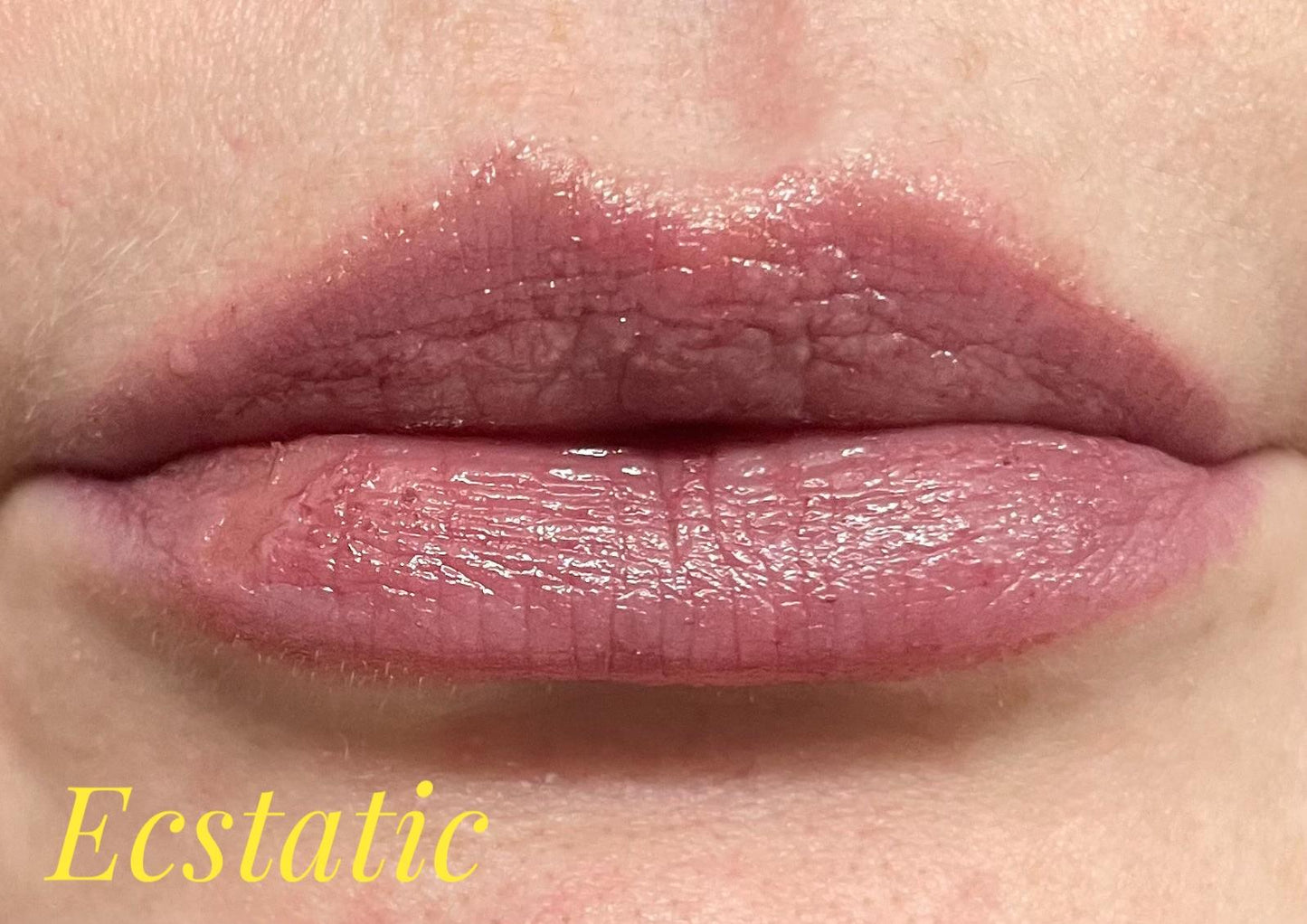 Balsamo de labios tono ecstatic, marca ELF