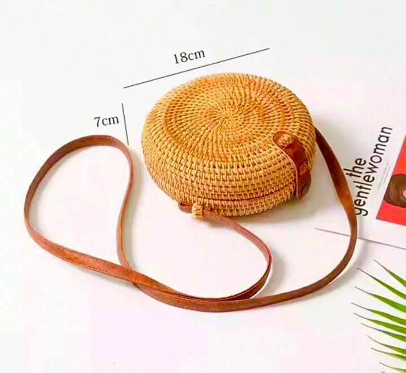 Mini Bolso Redondo de Ratán Tejido a Mano, Estilo Retro