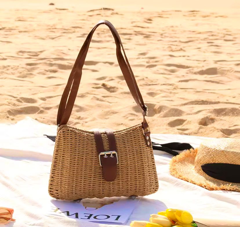 Bolso de Playa Tejido de Paja con Diseño de Lujo, ideal para verano.