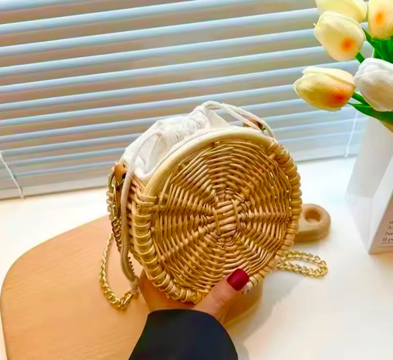 Bolso de ratán con perlas, estilo cartero chino, hecho a mano.