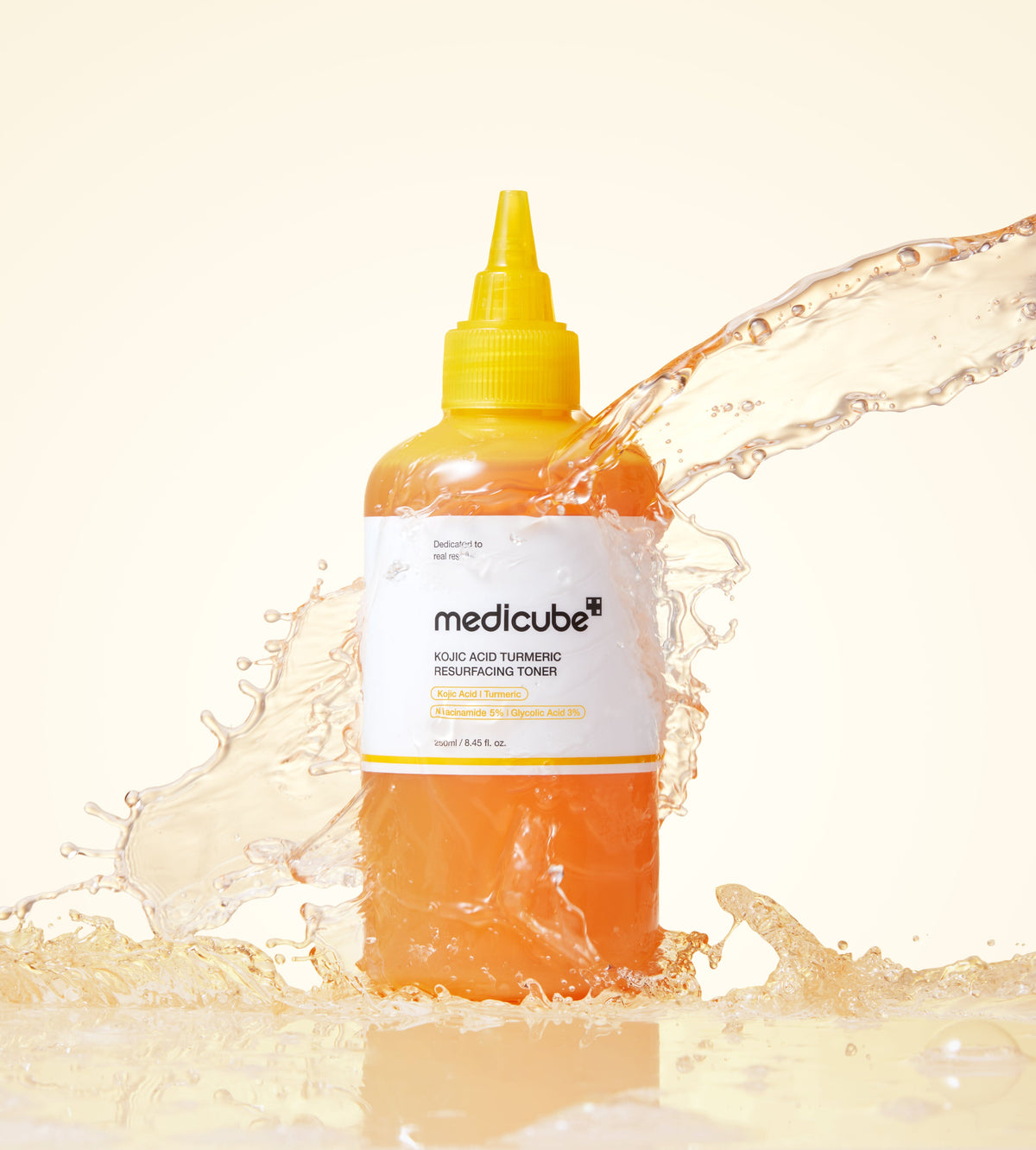 Tónico facial renovador con ácido kójico y cúrcuma 250 ml MEDICUBE